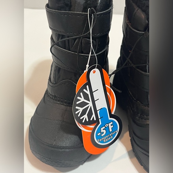 Wonder Nation Kids Black and Red Boys Warm Winter Velcro Boots Size 8 - Picture 6 of 9